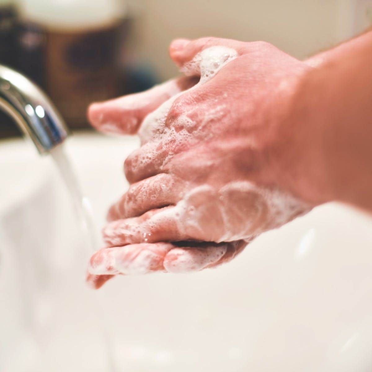 جلوگیری از خشک شدن دست به دلیل شستشوی مداوم