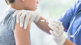 آیا کودکان 12 ساله باید واکسن COVID-19 بزنند؟
