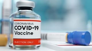 چه زمانی دریافت واکسن COVID-19 بسیار خطرناک است؟