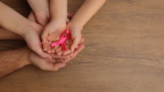 آیا سرطان سینه ارثی است؟ انتقال از مادر به فرزند